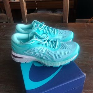 Size 6 ASICS Gel Kayano 25.